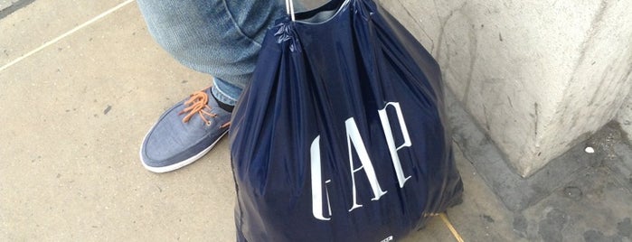 GAP is one of Álvaro 님이 좋아한 장소.