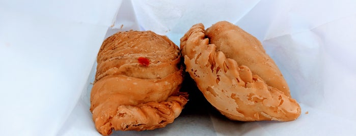 J2 Crispy Curry Puffs is one of Bib Gourmand (Michelin Guide Singapore).