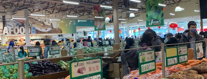 Jmart 新世界超市 is one of Kimmie 님이 저장한 장소.