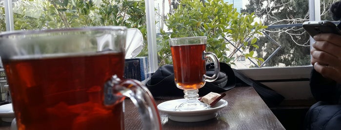 Baam-e Khaneh Café | کافه بام خانه is one of Mohsen 님이 저장한 장소.