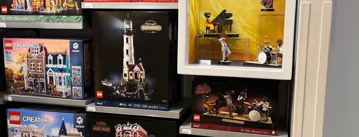 The LEGO Store is one of Beni'nin Beğendiği Mekanlar.