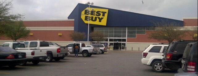 Best Buy is one of Orte, die Mandy gefallen.