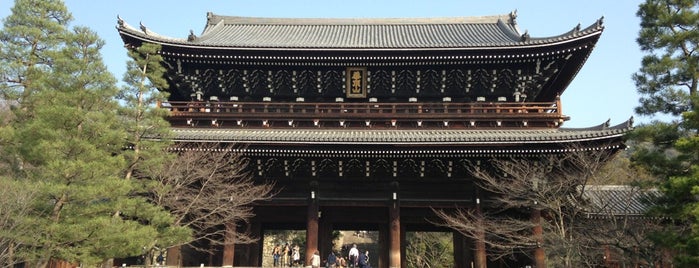 Chion-in Temple is one of 京都に旅行したらココに行く！.