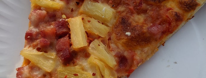 Steamboat Pizza is one of Posti che sono piaciuti a Mark.