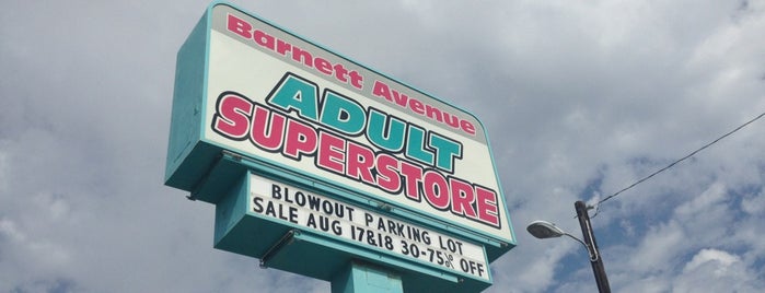 Barnett Avenue Adult Superstore is one of Lugares favoritos de Inga.