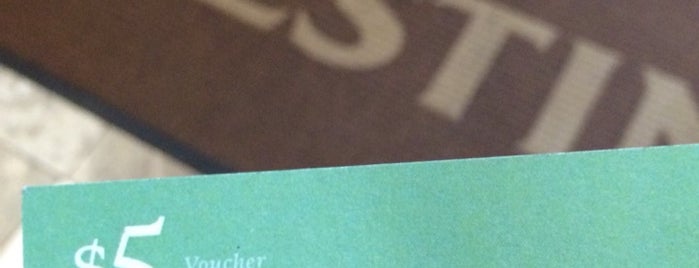 The Westin Kansas City at Crown Center is one of Orte, die Jonathan gefallen.