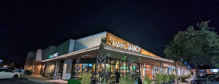 Shake Shack is one of สถานที่ที่บันทึกไว้ของ Andy.