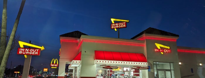 In-N-Out Burger is one of สถานที่ที่ Kelsey ถูกใจ.