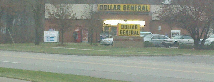 Dollar General is one of Locais curtidos por Stanley.