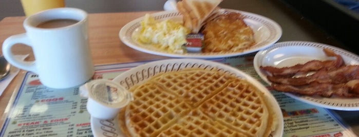 Waffle House is one of Tempat yang Disimpan Tracy.