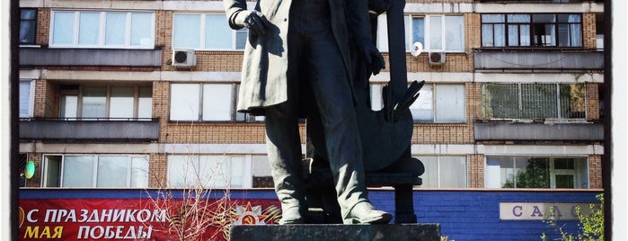 Памятник Сурикову is one of Памятник.