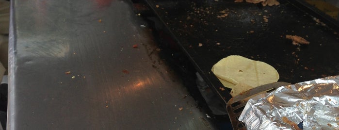 Tacos de Guisado is one of Posti che sono piaciuti a Angeles.