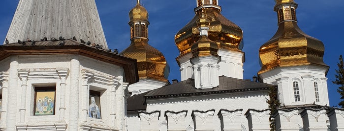 Свято-Троицкий мужской монастырь is one of Lugares favoritos de Mike.