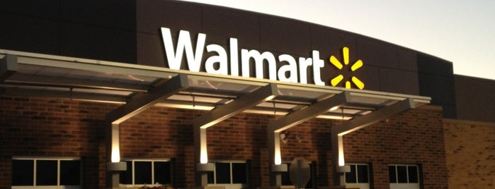 Walmart Supercenter is one of Lugares favoritos de Betzy.