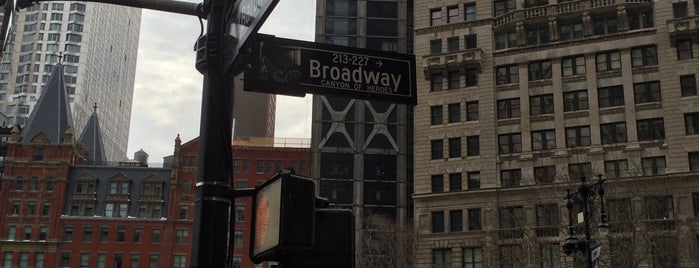 Бродвей is one of Нью Йорк.
