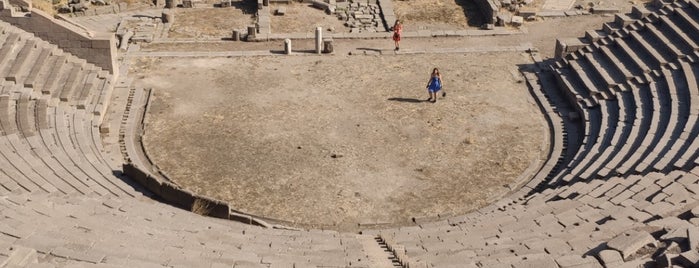 Assos Antik Tiyatro is one of Locais curtidos por Ahmet Barış.