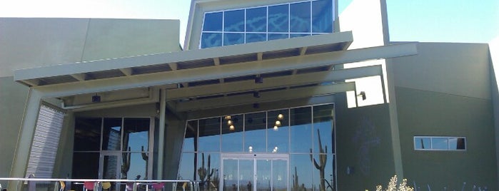 White Tank Branch Library is one of Locais curtidos por Heidi.