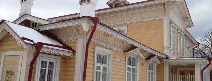 Paldiski train station is one of Raudteejaamad/Rongipeatused.