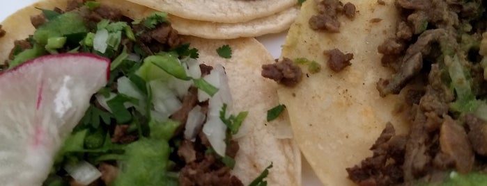 Tacos El Rey (Restaurant) is one of Locais curtidos por Ali.