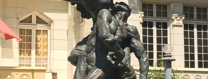 Auguste Rodin: La Defensa is one of Tempat yang Disukai Carlos.