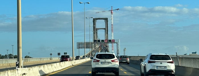 Puente del Quinto Centenario is one of Sevilla.