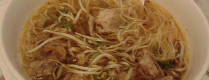 Pho Bar is one of Sitios epectaculares.