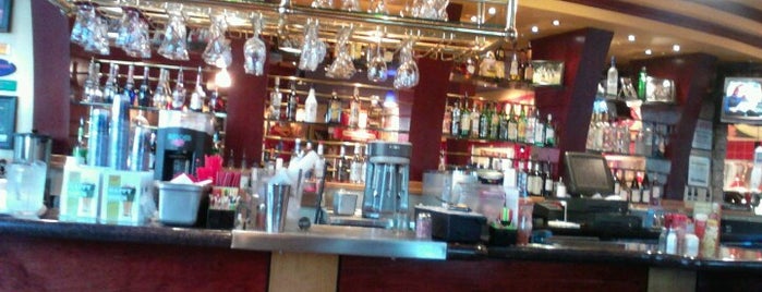 Red Robin Gourmet Burgers and Brews is one of Lieux qui ont plu à Jeff.