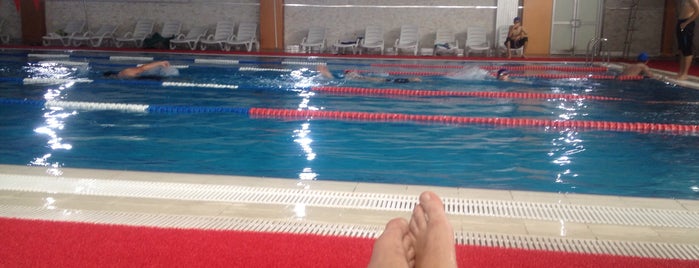 Yüzme Havuzu ve Spor Kompleksi is one of İs.