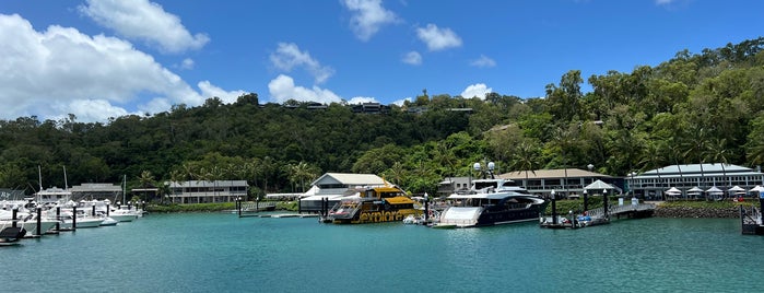 Hamilton Island Marina is one of Locais curtidos por James.