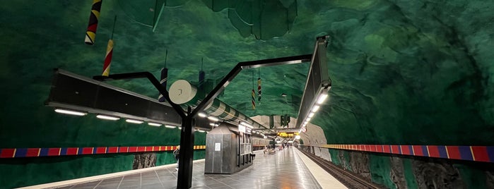 Huvudsta T-bana is one of Stockholm T-Bana (Tunnelbana/Metro/U-Bahn).