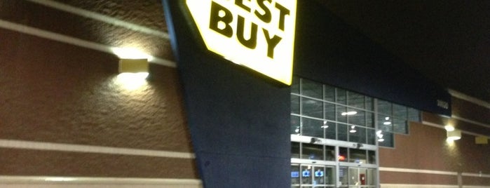 Best Buy is one of Orte, die Dan gefallen.