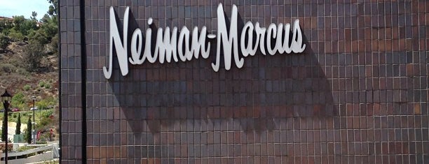 Neiman Marcus is one of Lieux qui ont plu à Aliza.