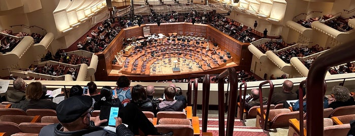 Main Stage Of Davies Symphony Hall is one of kumi'nin Beğendiği Mekanlar.