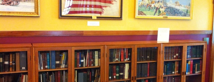 Cary Memorial Library is one of Lugares favoritos de Martin.