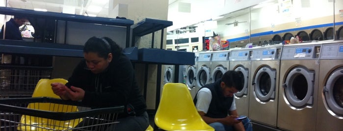 24hrs Laundromat is one of Tempat yang Disukai Justin.