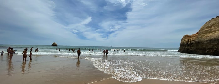 Praia da Rocha is one of Algarve ☀️.