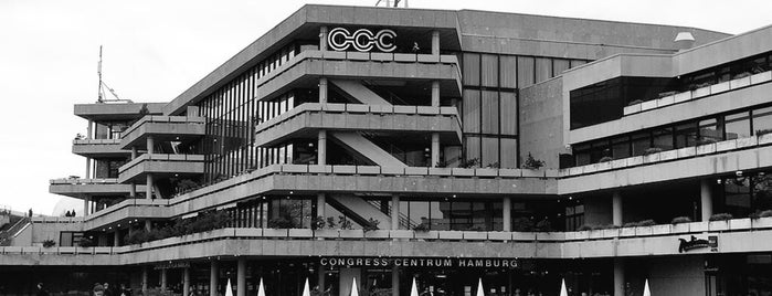 Congress Center Hamburg‎ (CCH) is one of Orte, die Dennis gefallen.