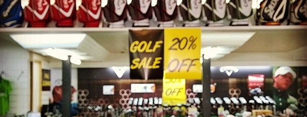 Golf Warehouse Superstore - Auckland is one of Orte, die David gefallen.