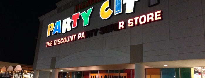 Party City is one of สถานที่ที่ Werner ถูกใจ.