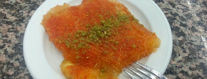 Jaafar Sweets is one of Lugares favoritos de Laura.