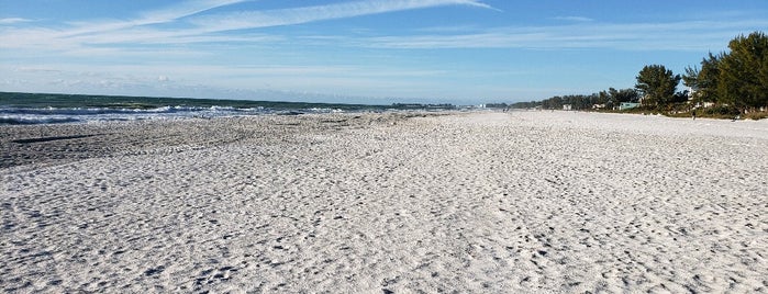 Bradenton Beach is one of Tempat yang Disukai Lizzie.