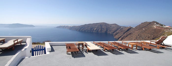 Gizis Exclusive Hotel is one of Santorini hotels.