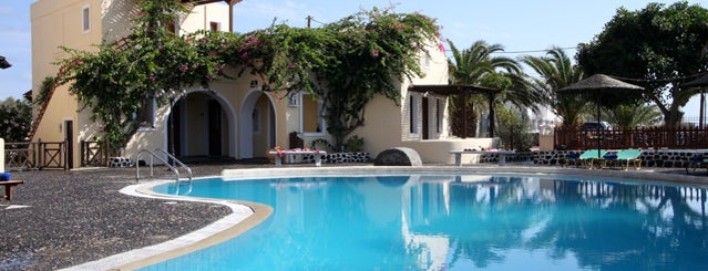 Smaragdi Hotel is one of Santorini hotels.