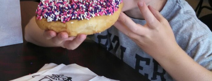 Jack's Donuts is one of Tempat yang Disukai CS_just_CS.