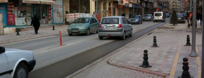 Cengiz Topel Caddesi is one of Tempat yang Disukai Muammer.