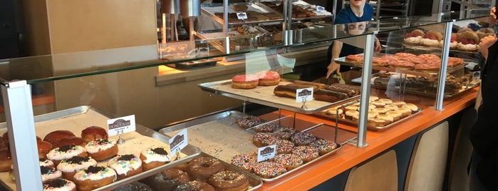 Donut Bar is one of Lugares guardados de Amy.
