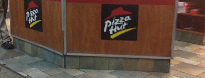 Pizza Hut is one of Orte, die Karim gefallen.