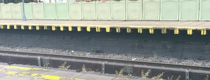 Estación J. M. Bosch [Línea Urquiza] is one of Trén [Ferrocarril General Urquiza].