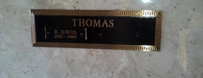 Dave Thomas Grave is one of Lugares favoritos de Deborah.