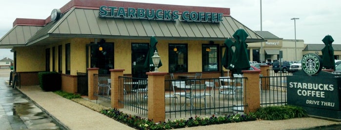 Starbucks is one of Tempat yang Disukai Claudia.